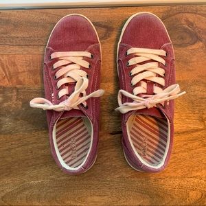 Rarely Worn Täōs Women’s Red Sneakers Cream Laces